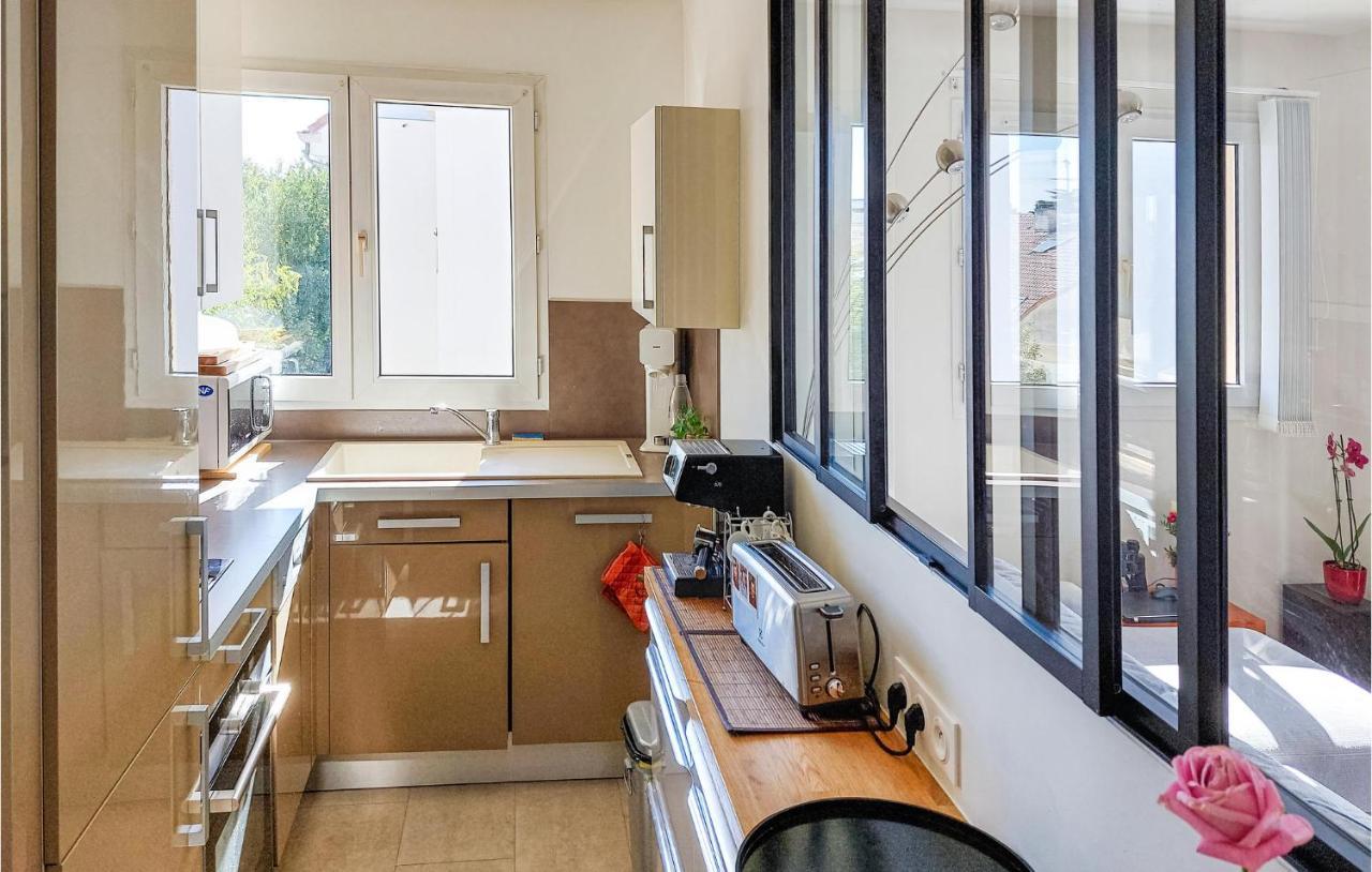 Awesome Apartment In Triel-Sur-Seine With Kitchen ภายนอก รูปภาพ