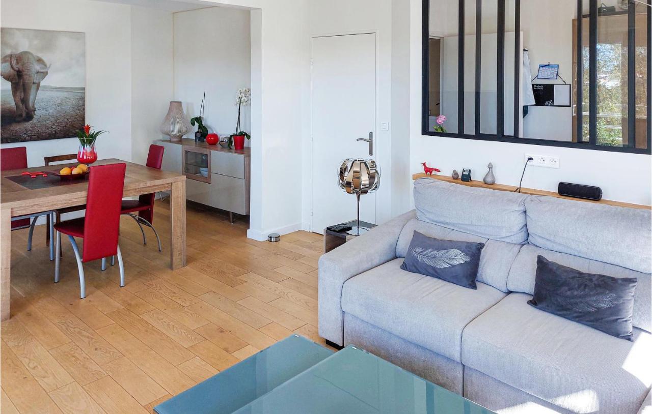 Awesome Apartment In Triel-Sur-Seine With Kitchen ภายนอก รูปภาพ