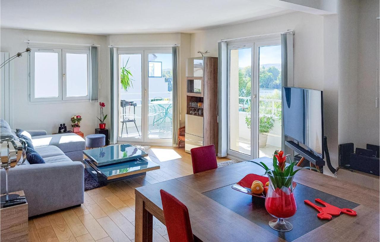 Awesome Apartment In Triel-Sur-Seine With Kitchen ภายนอก รูปภาพ