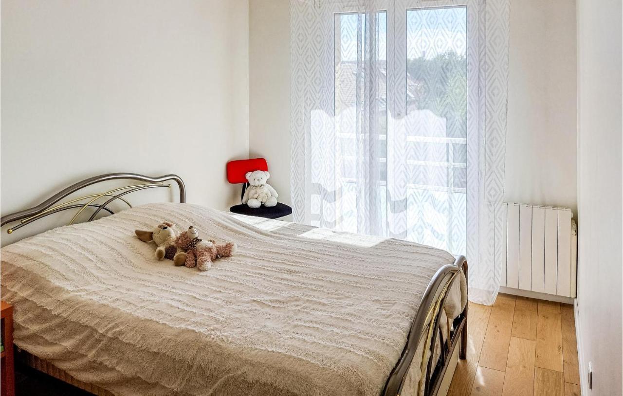 Awesome Apartment In Triel-Sur-Seine With Kitchen ภายนอก รูปภาพ