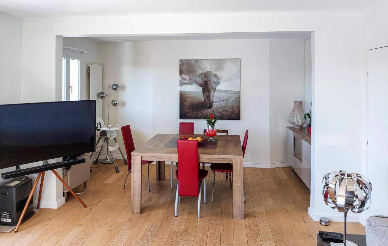 Awesome Apartment In Triel-Sur-Seine With Kitchen ภายนอก รูปภาพ